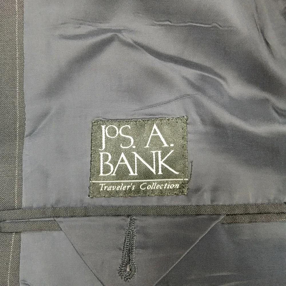 Jos A Bank Traveler's Collection Men's 43R Pinstripe Wool Suit‎ Gray 2-Button